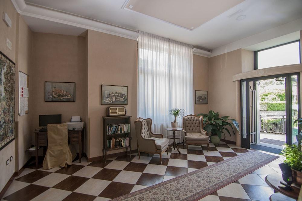 Hotel Flora 3*