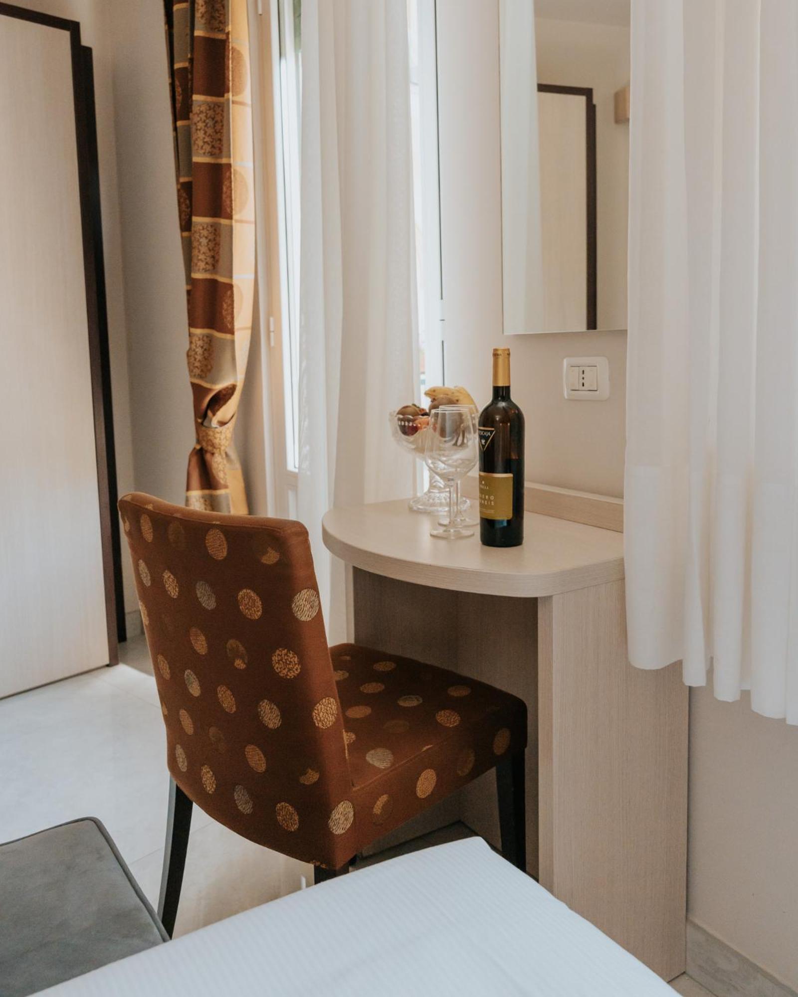 Flora Hotel 3*