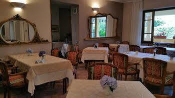 Hotel Flora 3*
